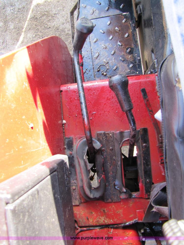 image for item 8630 Case International 585 tractor