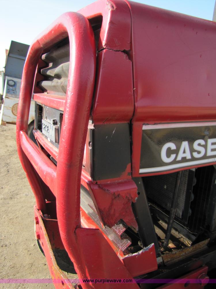 image for item 8630 Case International 585 tractor