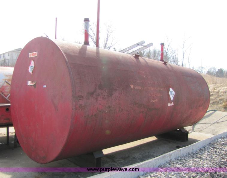 image for item 8643 5,000 gallon fuel tank