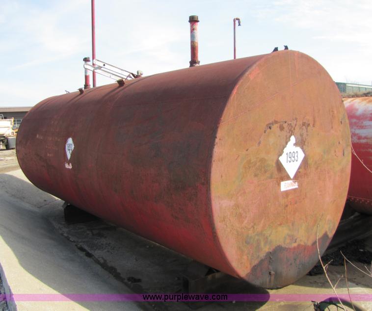 image for item 8643 5,000 gallon fuel tank
