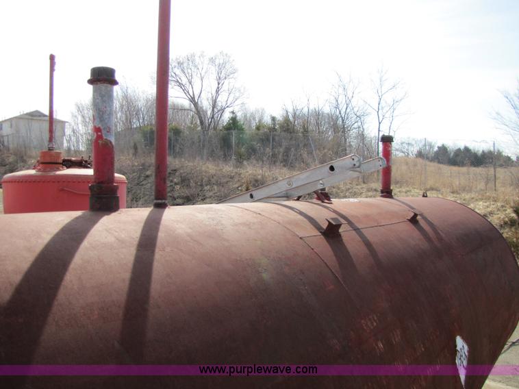 image for item 8643 5,000 gallon fuel tank