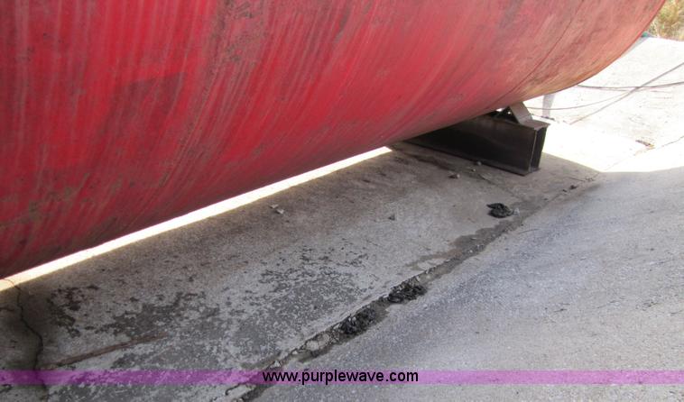 image for item 8643 5,000 gallon fuel tank