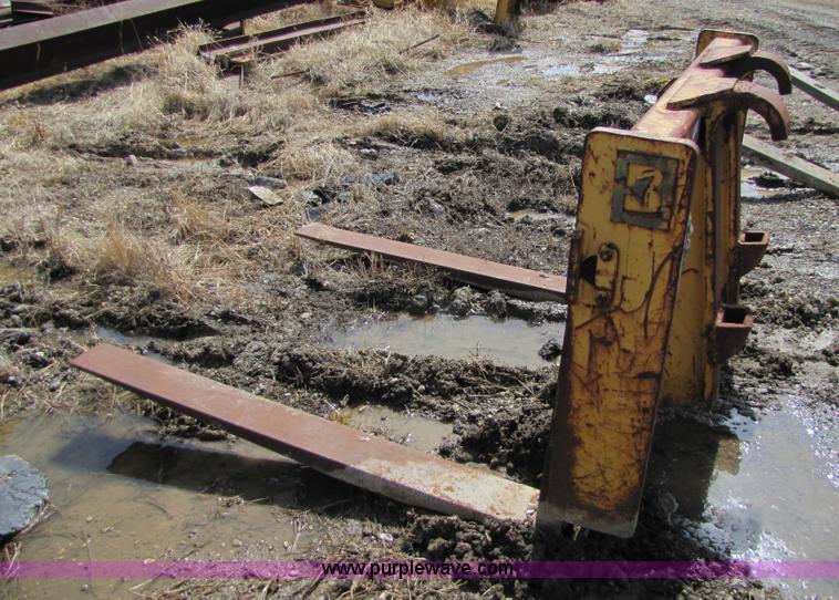 image for item 8650 Wheel loader fork attachment