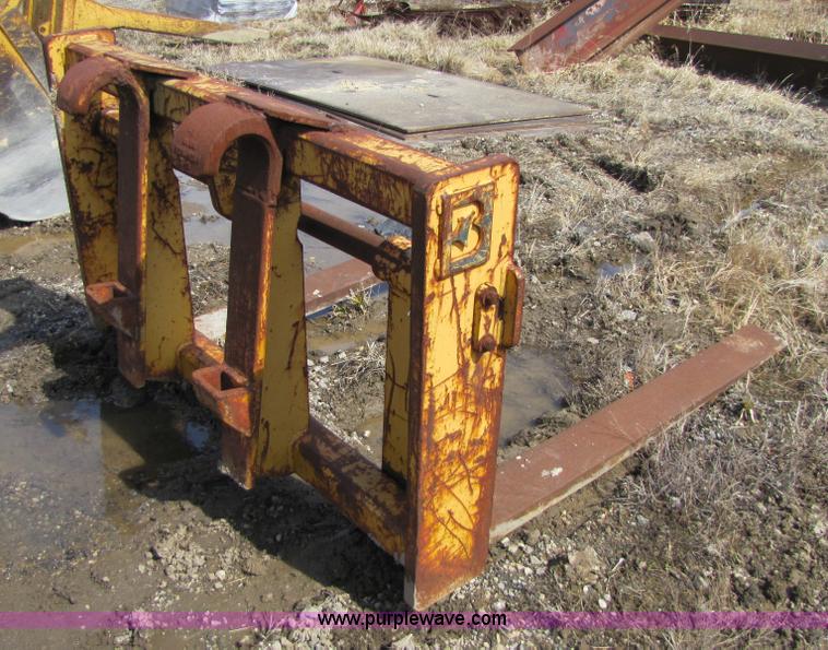 image for item 8650 Wheel loader fork attachment