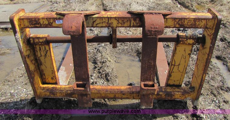 image for item 8650 Wheel loader fork attachment