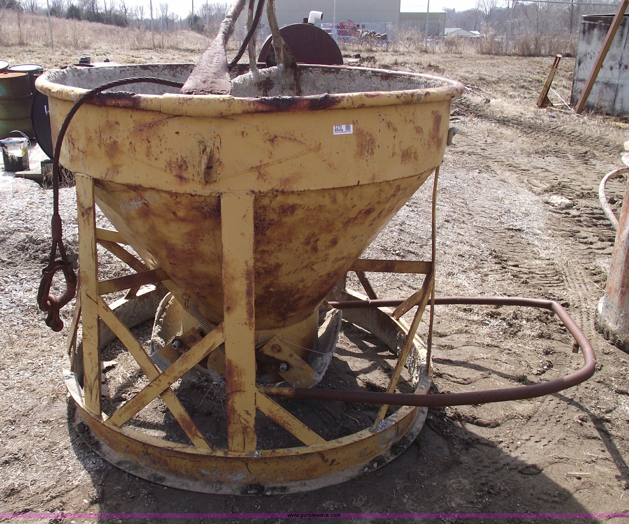 1 1/2 yard concrete bucket in Tonganoxie, KS Item 5370 sold Purple Wave