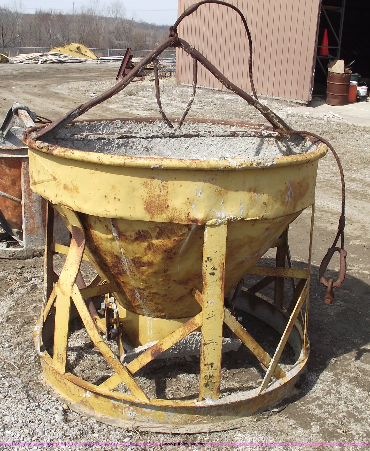1 1/2 yard concrete bucket in Tonganoxie, KS Item 5370 sold Purple Wave