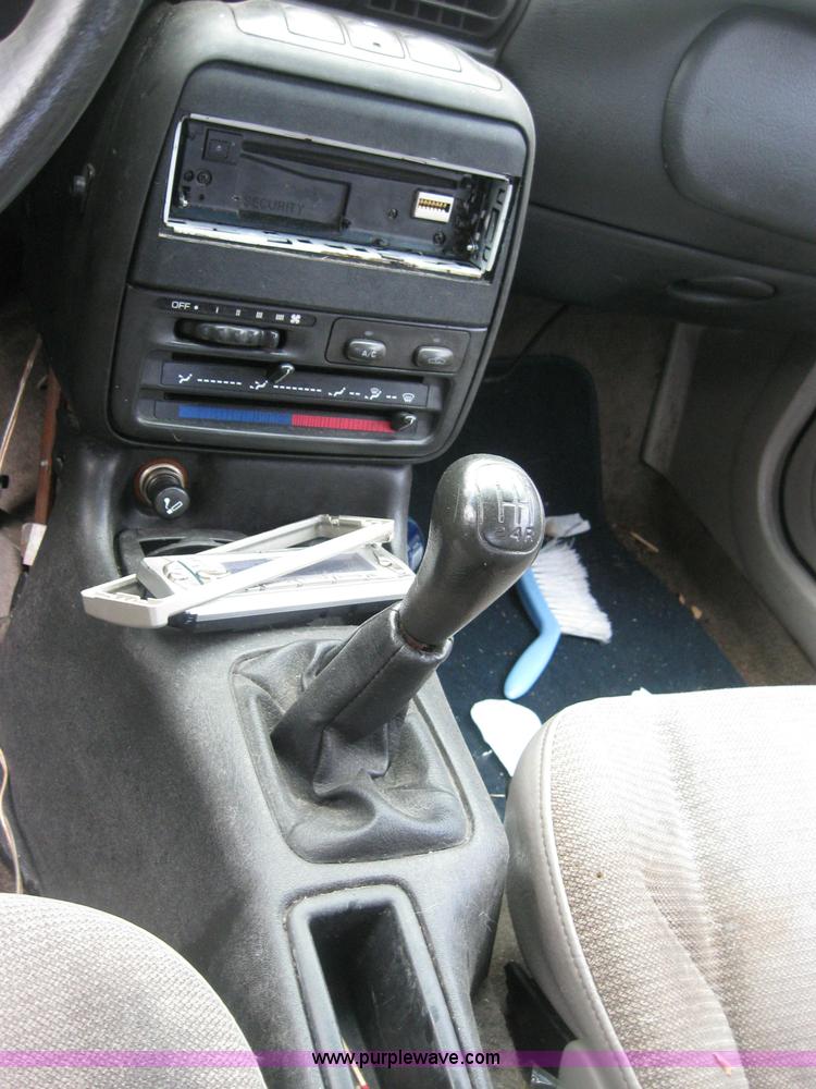 image for item 2324 1997 Saturn SC1