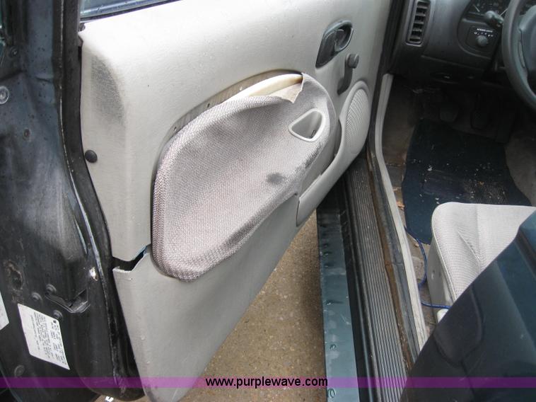 image for item 2324 1997 Saturn SC1