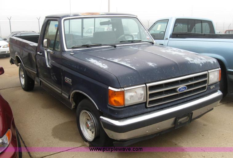 image for item 2325 1991 Ford F150 XLT Lariat pickup truck