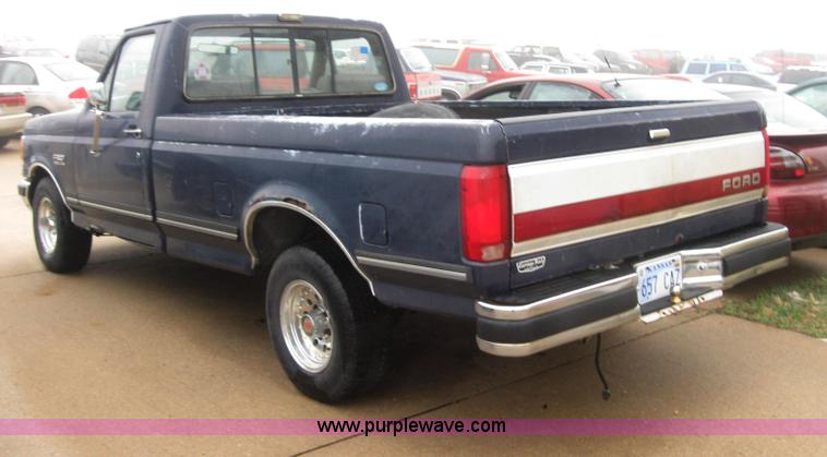 image for item 2325 1991 Ford F150 XLT Lariat pickup truck