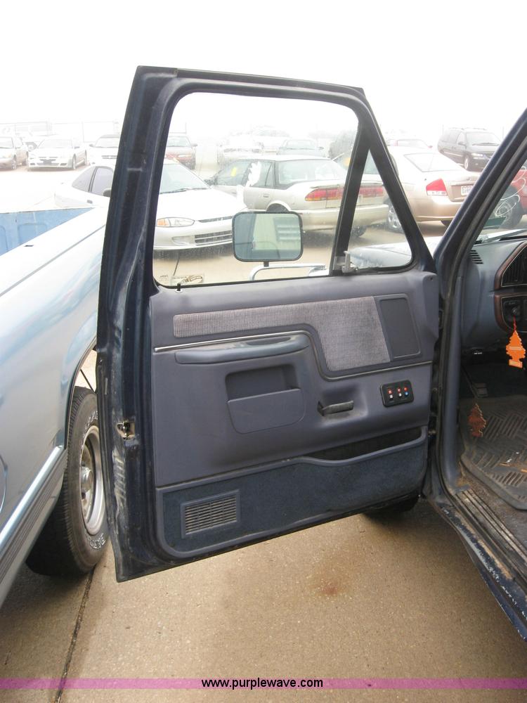 image for item 2325 1991 Ford F150 XLT Lariat pickup truck