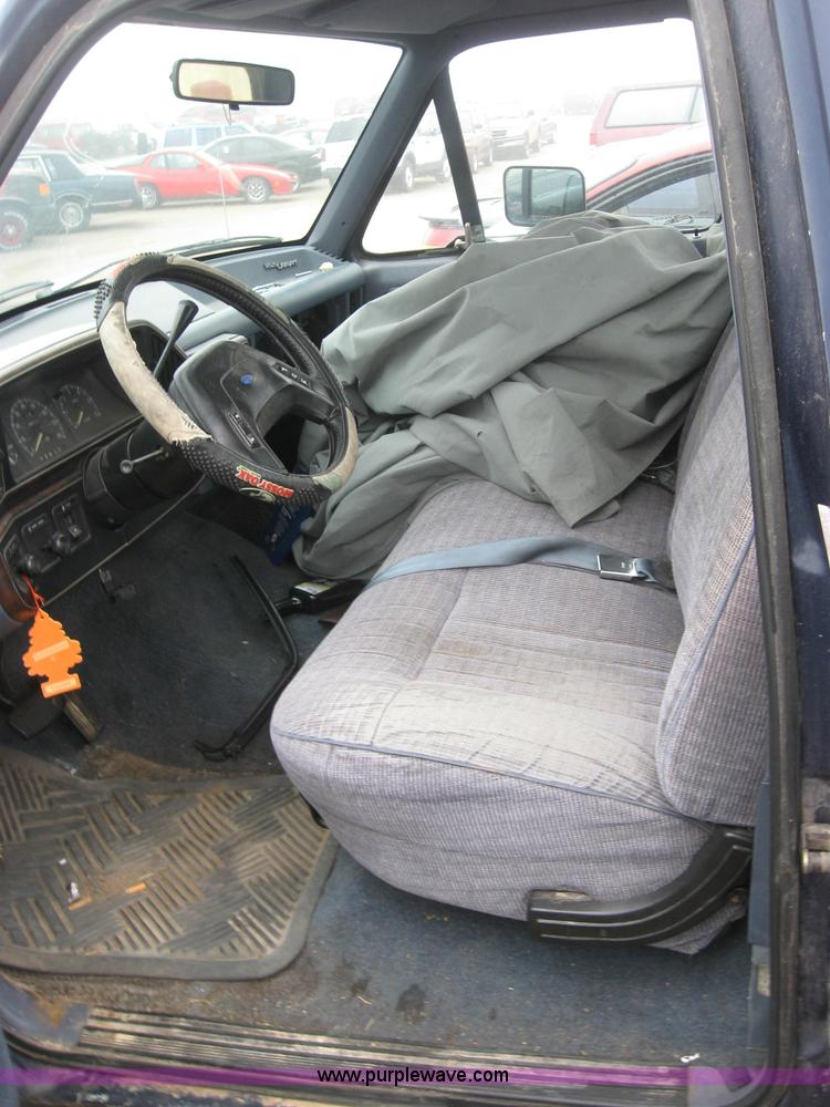 image for item 2325 1991 Ford F150 XLT Lariat pickup truck