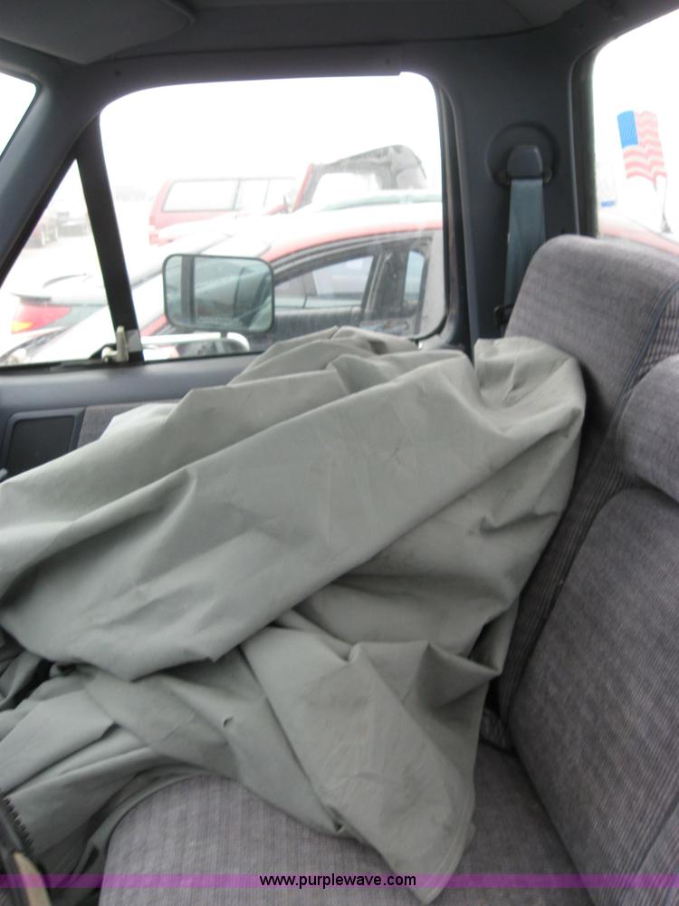 image for item 2325 1991 Ford F150 XLT Lariat pickup truck