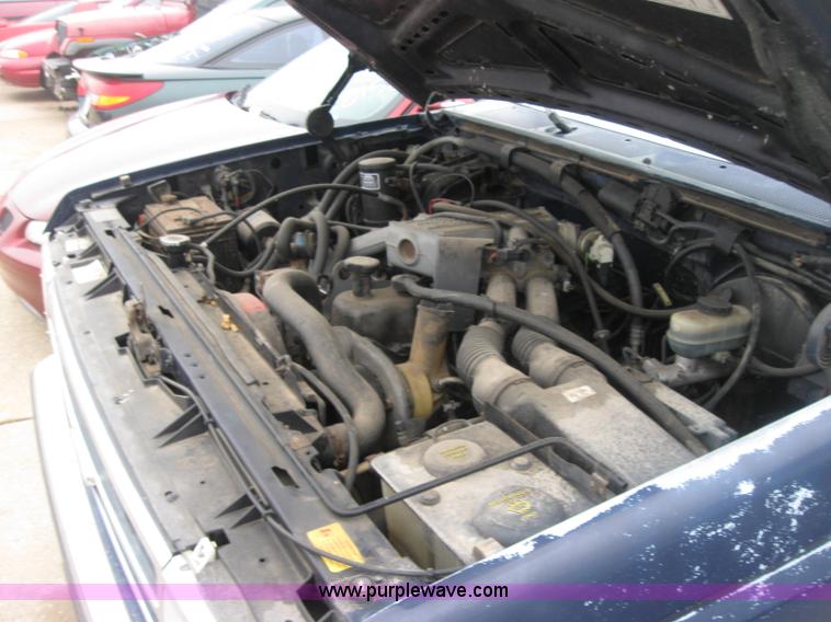 image for item 2325 1991 Ford F150 XLT Lariat pickup truck