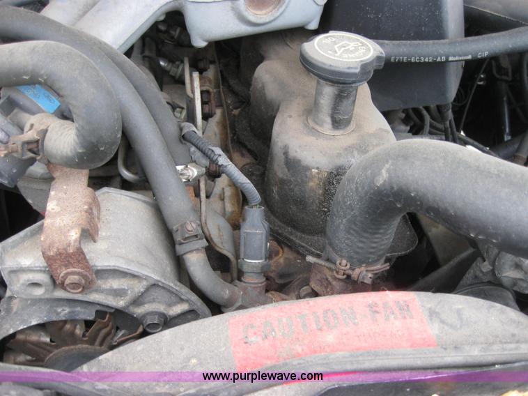 image for item 2325 1991 Ford F150 XLT Lariat pickup truck