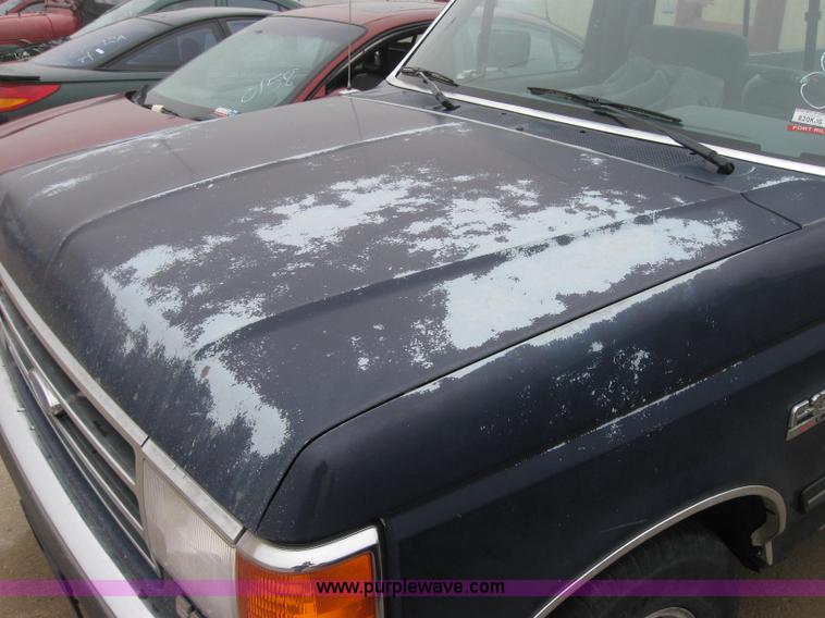 image for item 2325 1991 Ford F150 XLT Lariat pickup truck