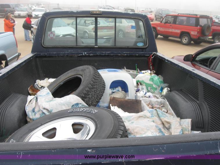 image for item 2325 1991 Ford F150 XLT Lariat pickup truck