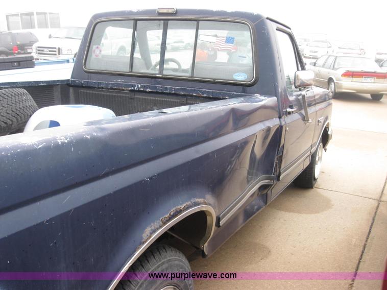 image for item 2325 1991 Ford F150 XLT Lariat pickup truck