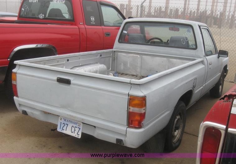 image for item 2338 1987 Toyota pickup truck