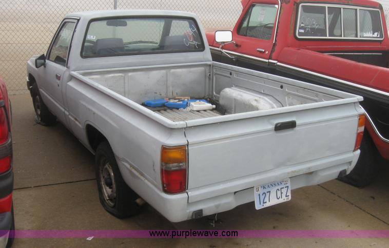 image for item 2338 1987 Toyota pickup truck