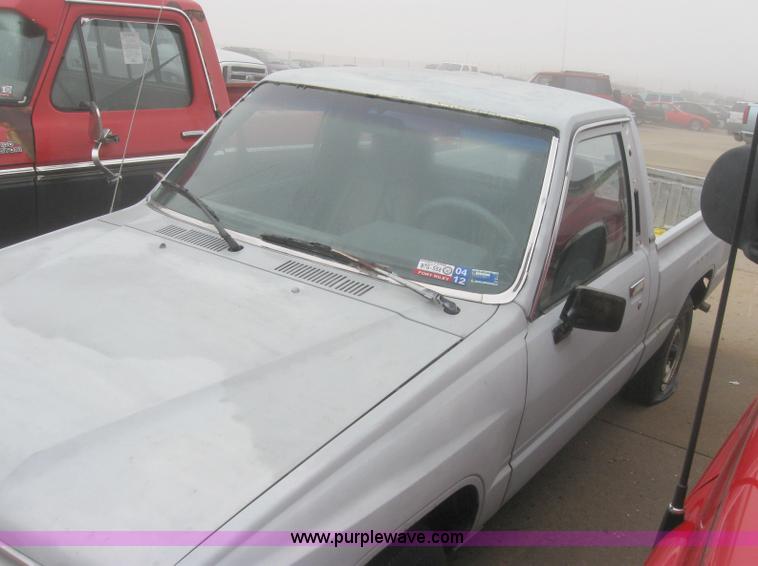 image for item 2338 1987 Toyota pickup truck