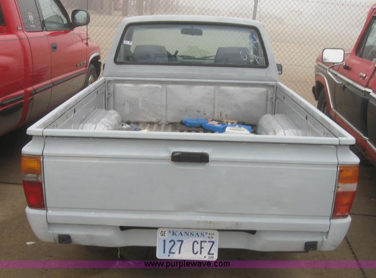 image for item 2338 1987 Toyota pickup truck