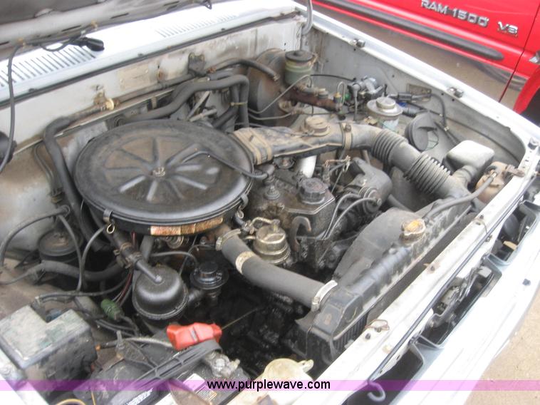 image for item 2338 1987 Toyota pickup truck