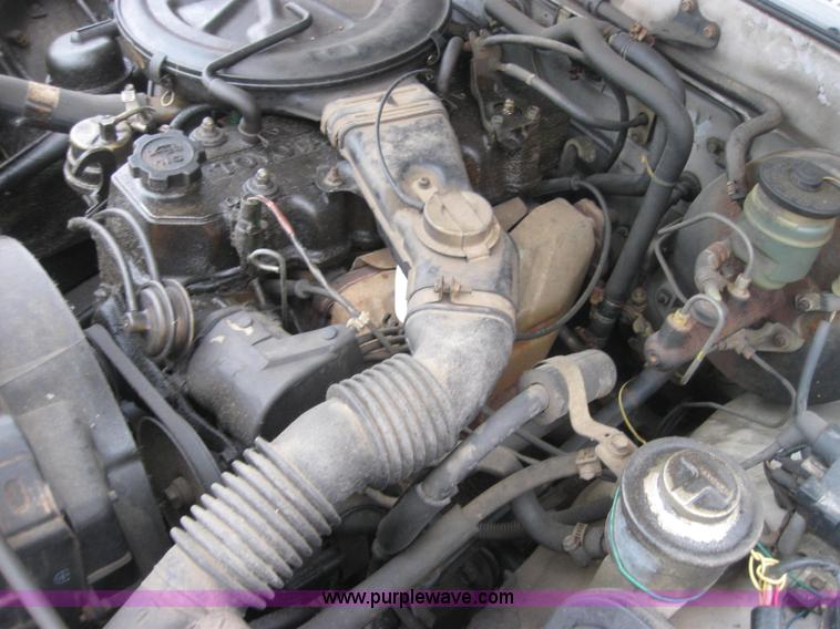 image for item 2338 1987 Toyota pickup truck