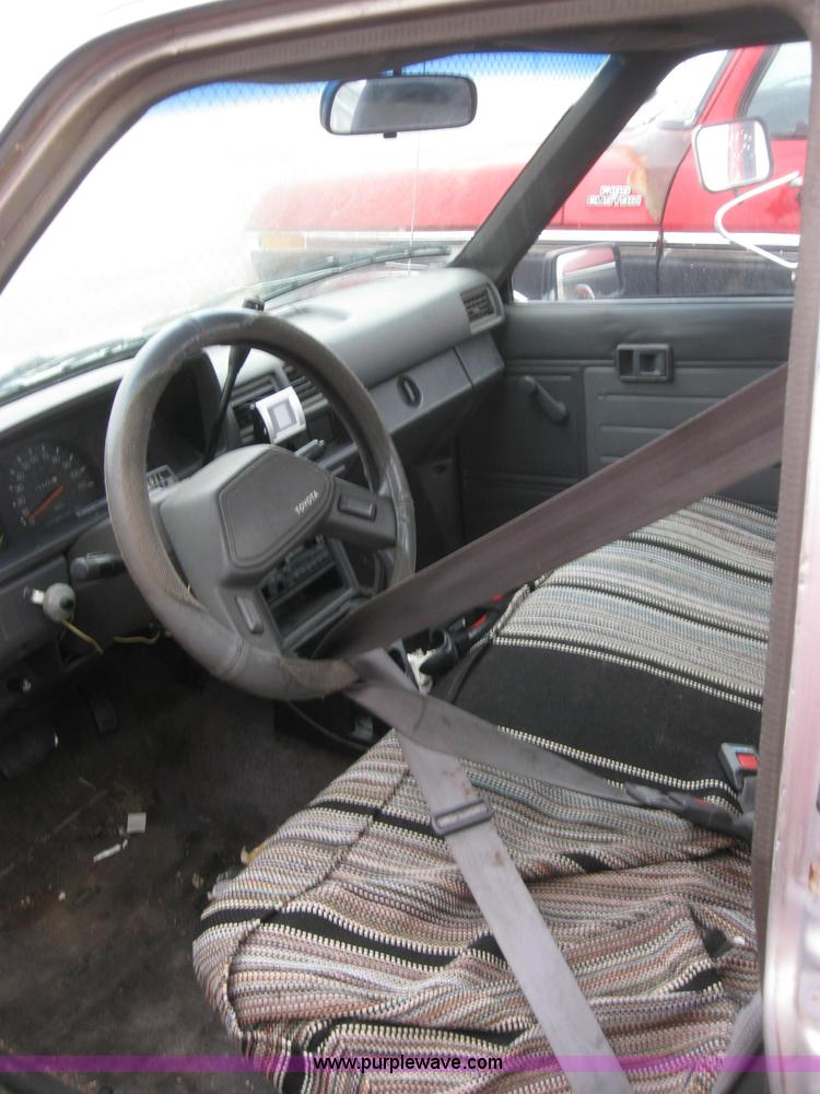 image for item 2338 1987 Toyota pickup truck