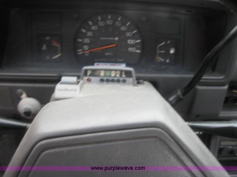 image for item 2338 1987 Toyota pickup truck