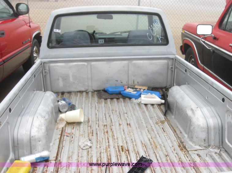 image for item 2338 1987 Toyota pickup truck