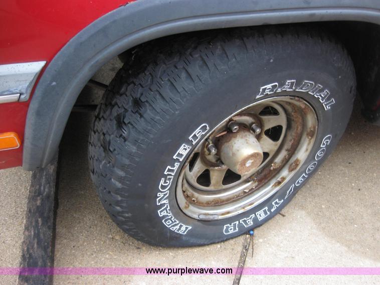 image for item 2342 1991 Dodge D150 LE pickup truck