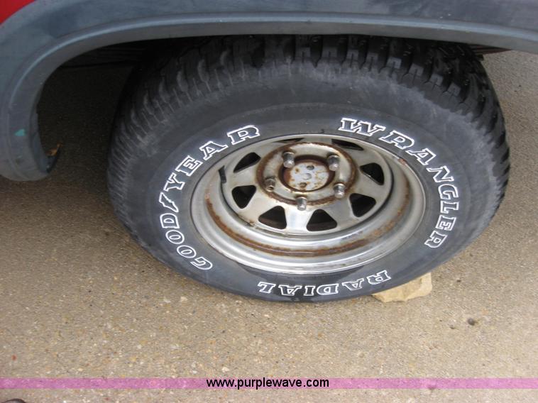 image for item 2342 1991 Dodge D150 LE pickup truck