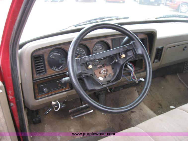 image for item 2342 1991 Dodge D150 LE pickup truck