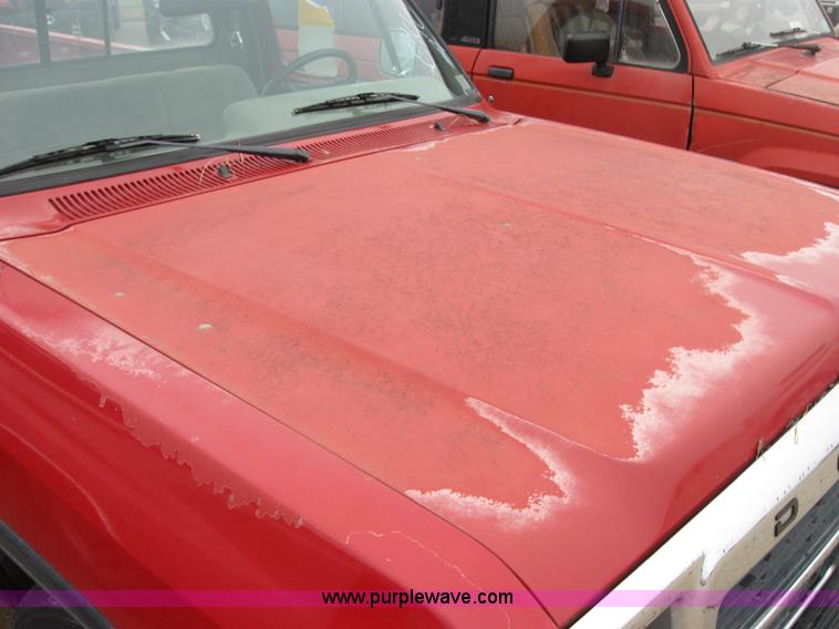 image for item 2342 1991 Dodge D150 LE pickup truck