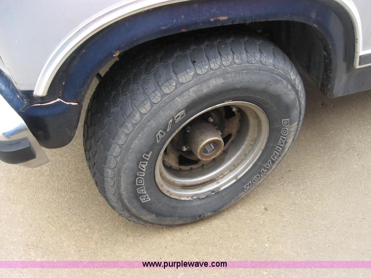 image for item 2343 1981 Ford F150 XL pickup truck