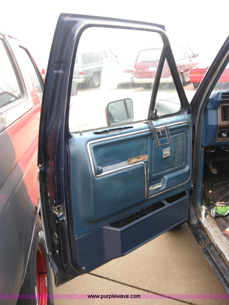 image for item 2343 1981 Ford F150 XL pickup truck