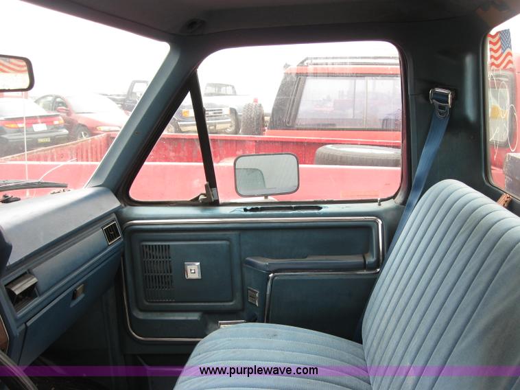 image for item 2343 1981 Ford F150 XL pickup truck