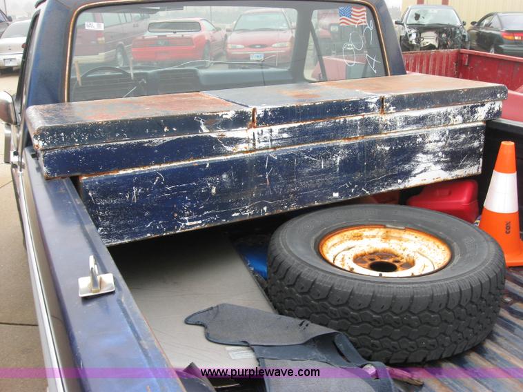 image for item 2343 1981 Ford F150 XL pickup truck