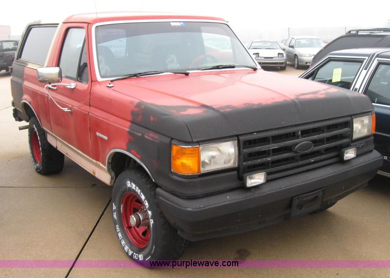 image for item 2344 1988 Ford Bronco SUV