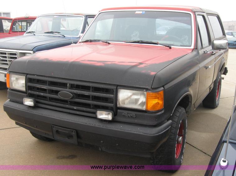 image for item 2344 1988 Ford Bronco SUV