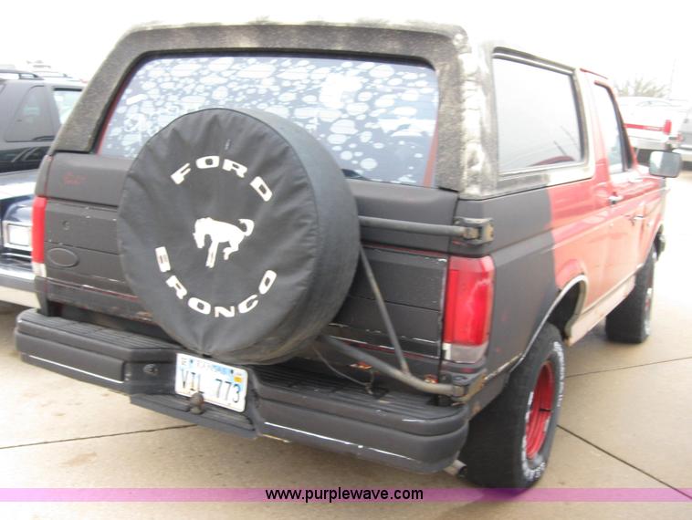 image for item 2344 1988 Ford Bronco SUV