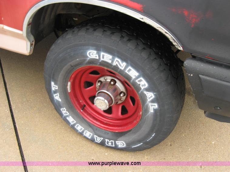 image for item 2344 1988 Ford Bronco SUV