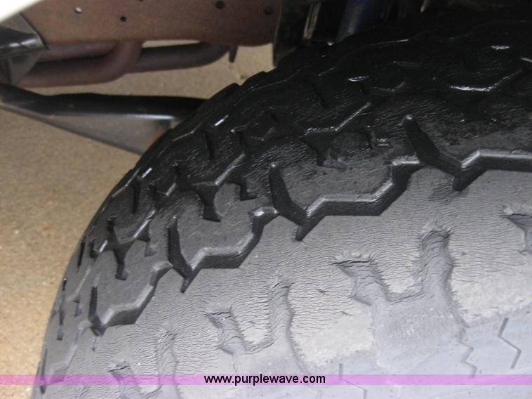 image for item 2344 1988 Ford Bronco SUV