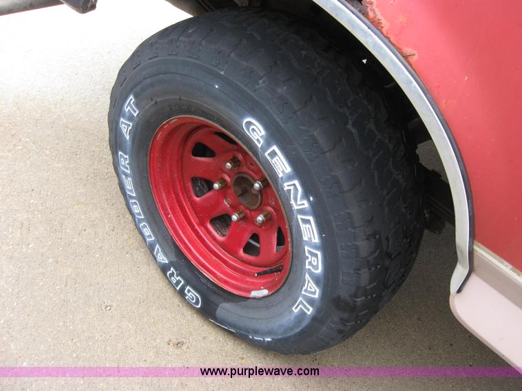 image for item 2344 1988 Ford Bronco SUV