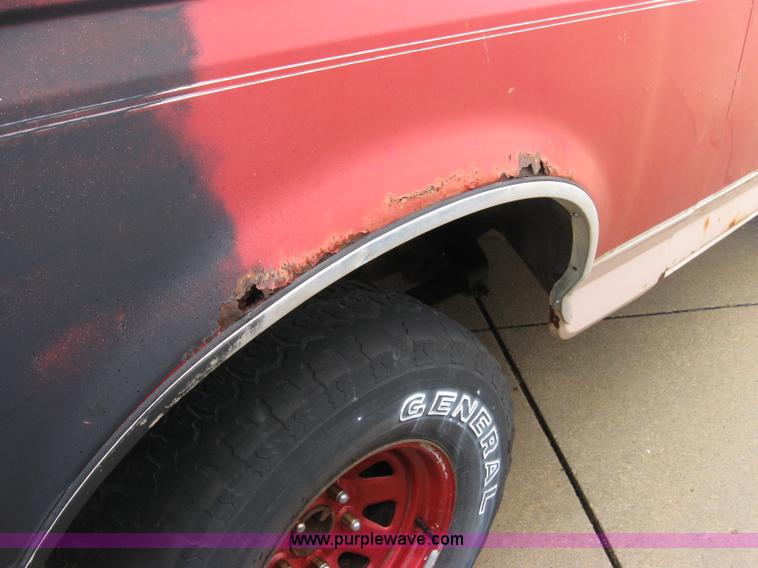 image for item 2344 1988 Ford Bronco SUV