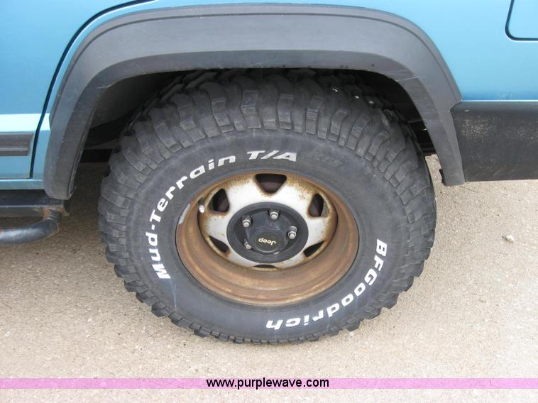 image for item 2345 1995 Jeep Cherokee SE SUV