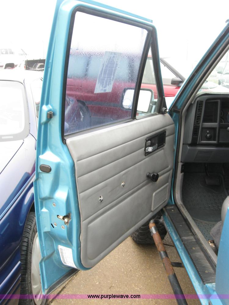 image for item 2345 1995 Jeep Cherokee SE SUV