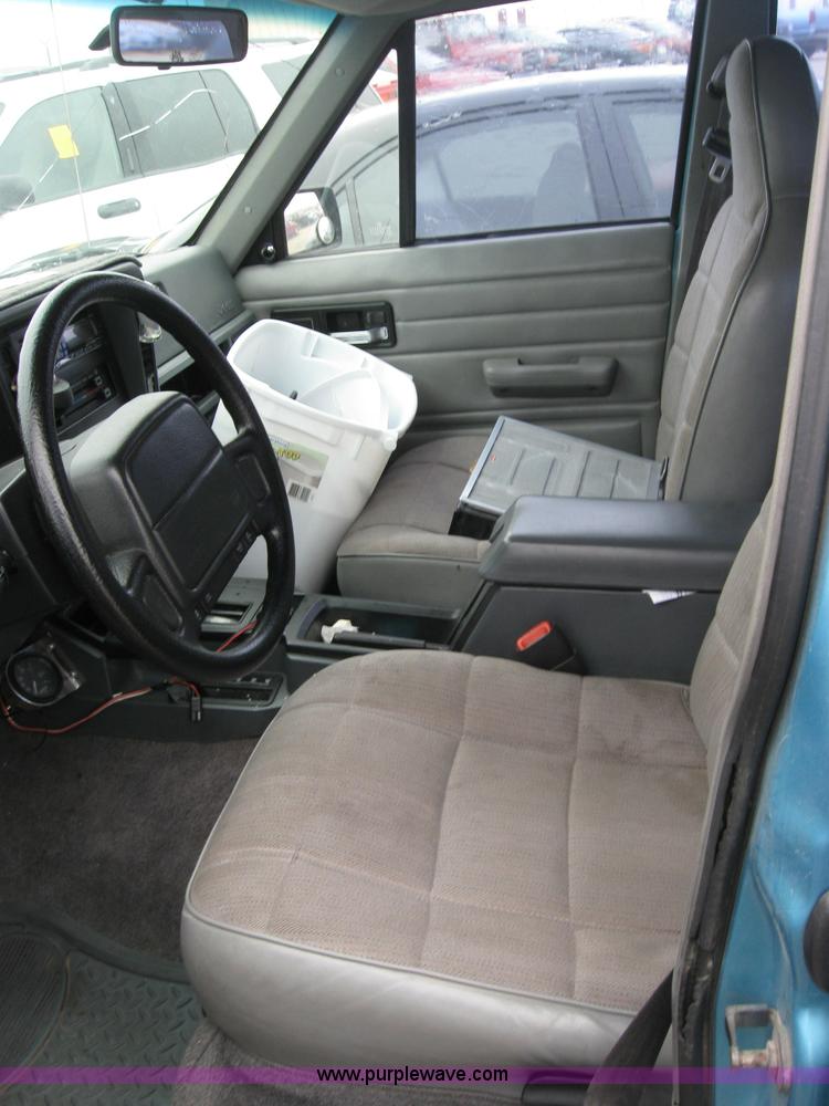 image for item 2345 1995 Jeep Cherokee SE SUV